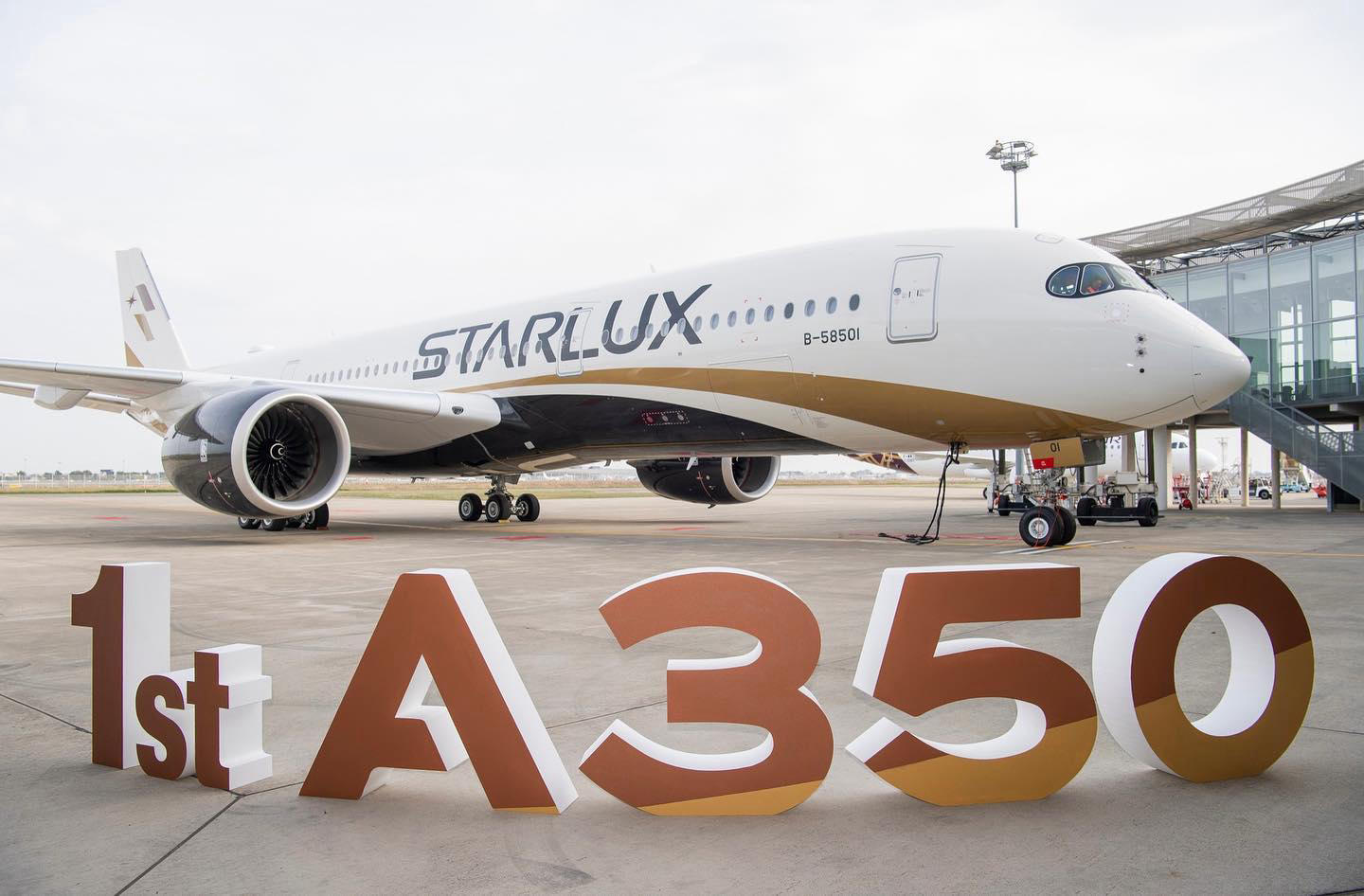 image  1 Airbus - Congratulations #starluxairlines on the delivery of your first #A350 joining the #A330neo a